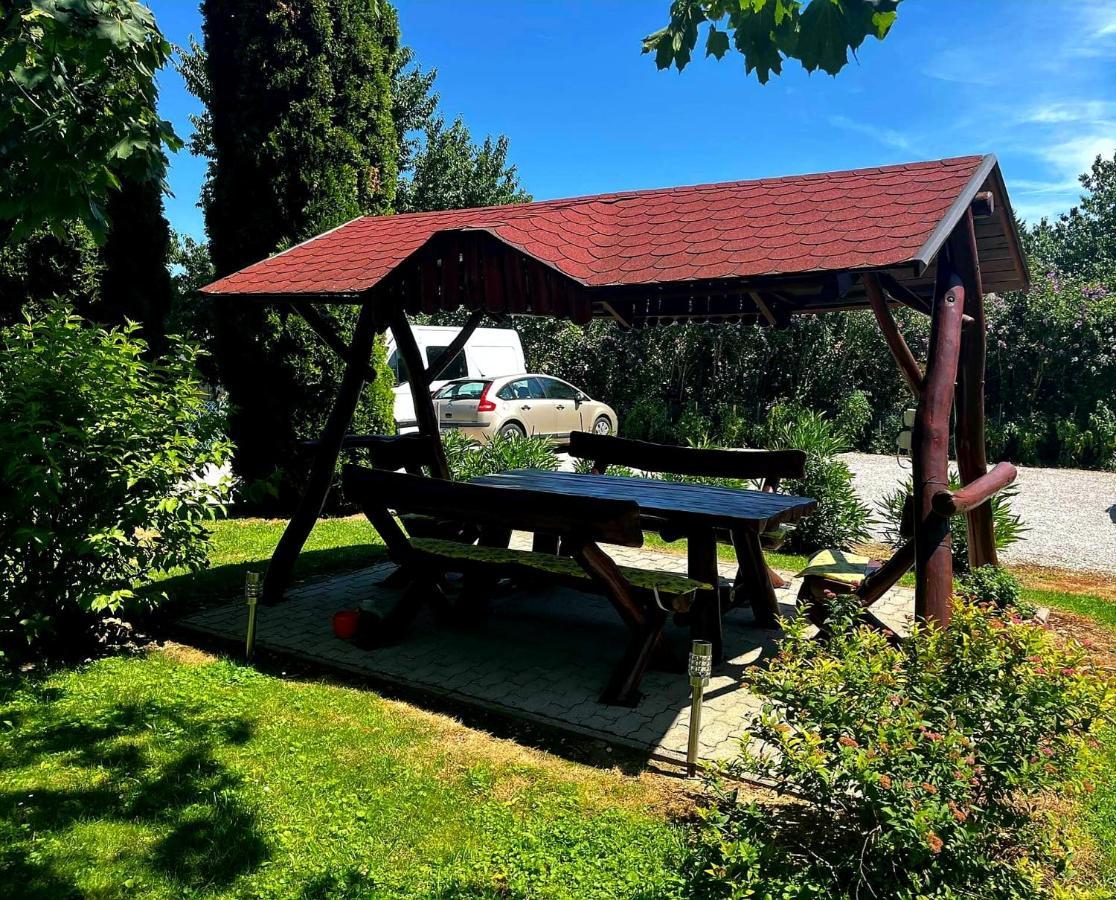 Dora Studio Apartmanok Zalakaros Exteriér fotografie